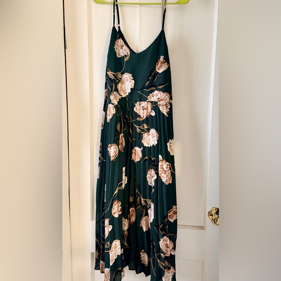 Pleated floral dress - Picture 1 of 1